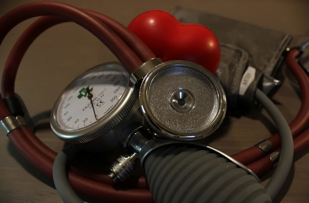 إرتفاع ضغط الدم - علاج ارتفاع الضغط طبيعياً : الدليل النهائي لتنظيم ضغط الدم